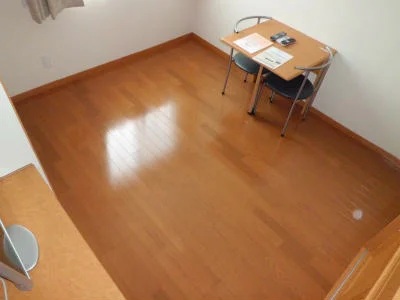 美しい木目調のフローリング。