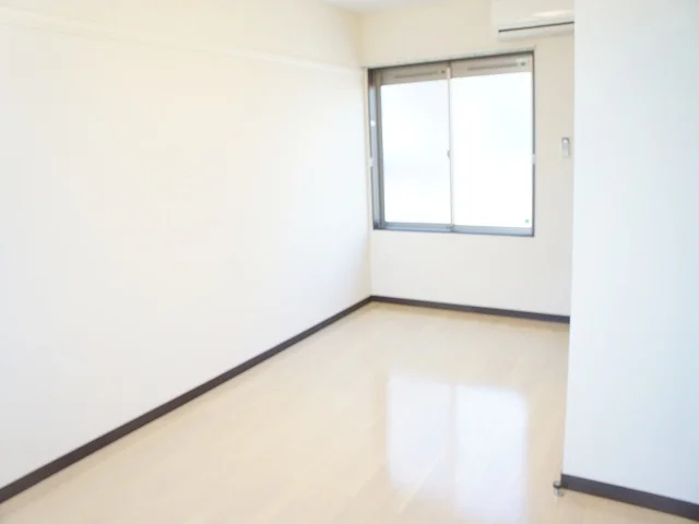 全部屋窓が２つあるので、明るい陽射しが入り込みます♪