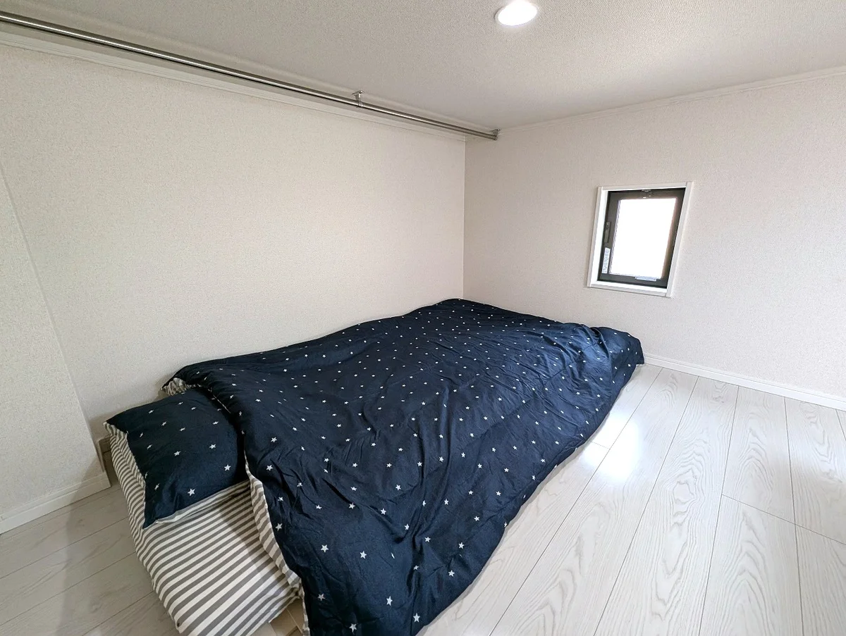 広いロフト　窓あり