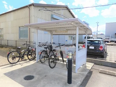 屋根付き駐輪場あり