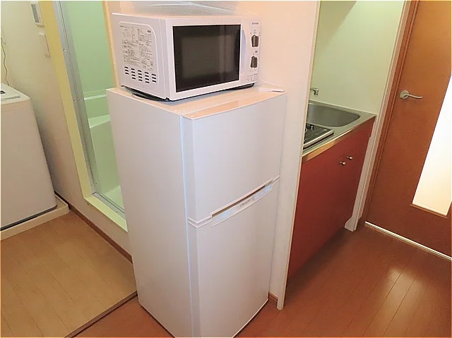 電子レンジ、冷蔵庫完備