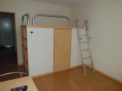 ハイベッド。高い所で眠れます。