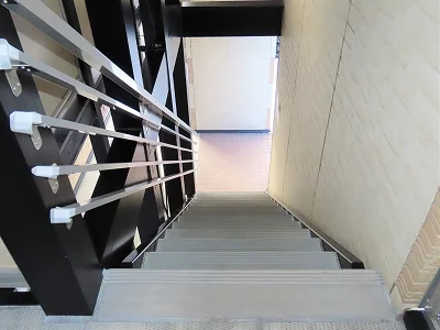 階段上からのアングルです