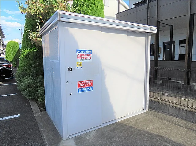 敷地内にゴミ庫が設置されておりゴミ捨てに便利です