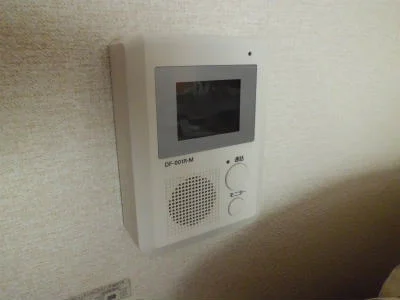 モニターホン。２階にいながら、来客と話せます。