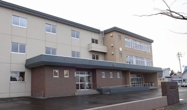 岩見沢市立緑中学校まで400m