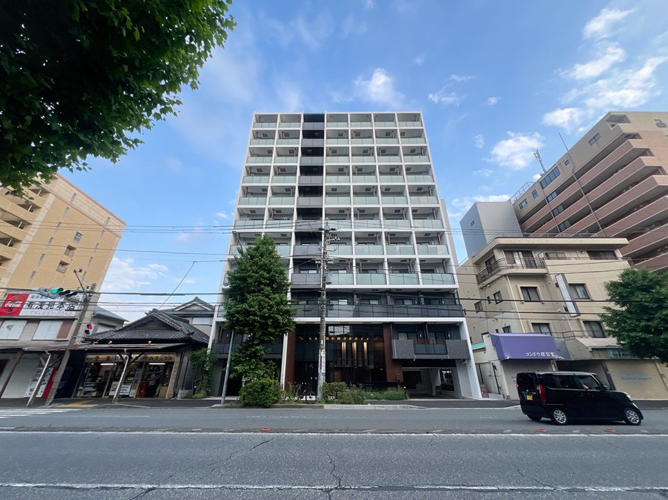 写真はお部屋のイメージです。ラグなどの室内装飾はございません。