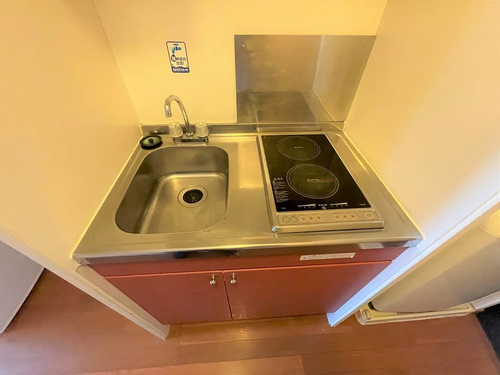 お掃除らくらくの２口ラジエントヒーターを採用