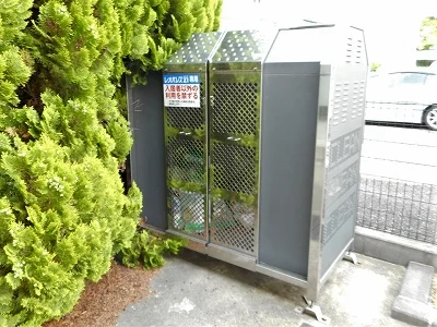 敷地内にゴミ庫が設置されておりゴミ捨てに便利です