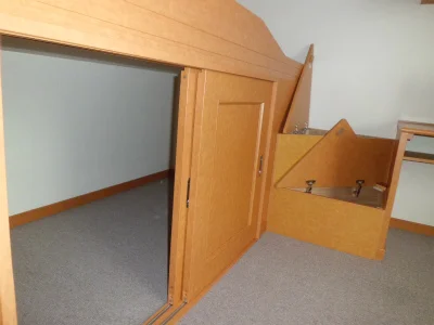 ベッドの下も有効活用。