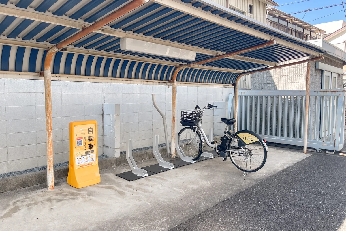 建物入り口には、シェアサイクルを設置しています。お買い物やサイクリングにぜひ。