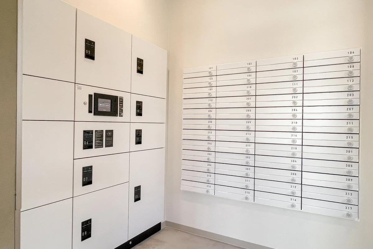 各お部屋ごとのポストと、宅配ボックスもあるのでネット通販も気兼ねなく。