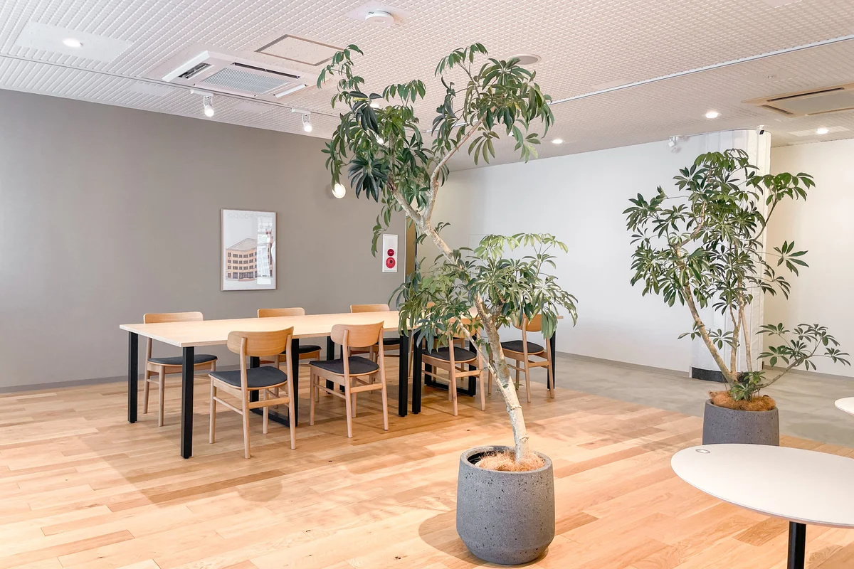 ラウンジも居心地の良さを重視して。