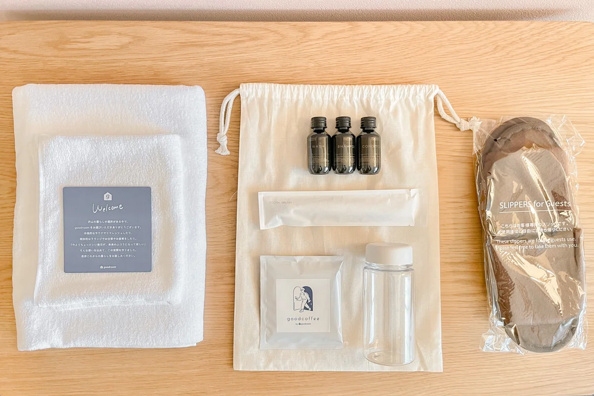 アメニティセットは、タオルや歯ブラシだけでなくコーヒーも。手ぶらで生活をはじめられますよ！