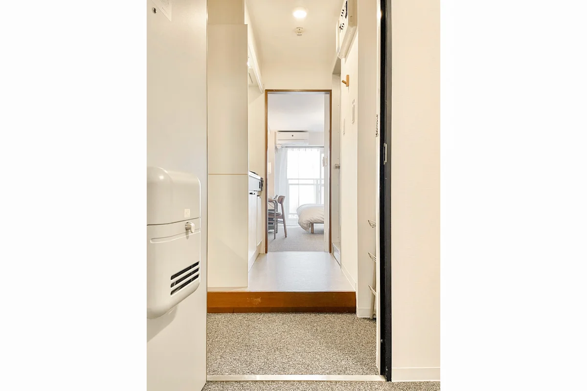 玄関から居室まですっきりと抜けた開放感のあるお部屋です。