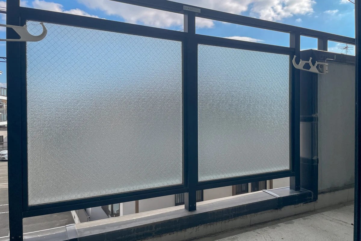 ベランダもあるので、こちらでほっとひと息つけそう。