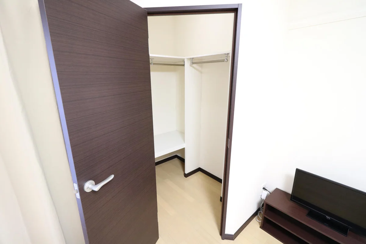 ウォークインクローゼットにより女性の方でも収納が安心！
