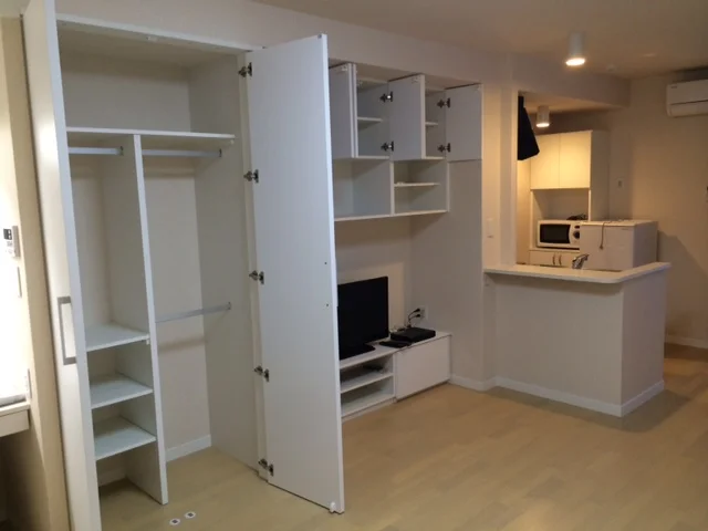 クローゼット中も仕切りがあるので使いやすいです。