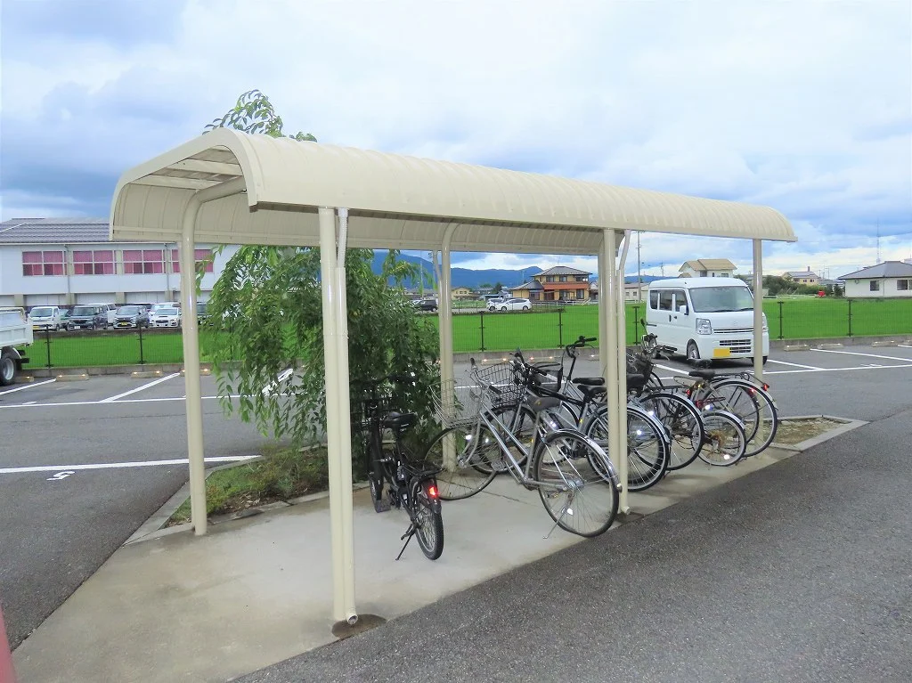 屋根付き駐輪場あり