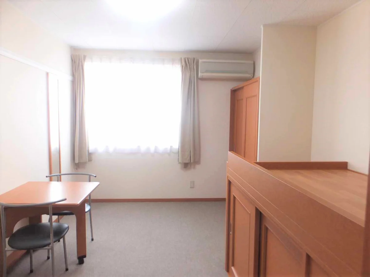 ハイベッドタイプのお部屋です