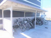 屋根付き駐輪場あり