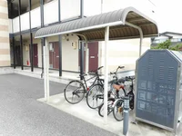 屋根付き駐輪場あり