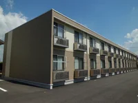 全28戸。横長の建物です。