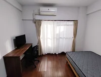 写真はお部屋のイメージです。ラグなどの室内装飾はございません。