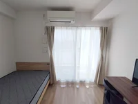 写真はお部屋のイメージです。ラグなどの室内装飾はございません。