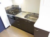 使い勝手の良い3口ガスコンロのキッチンでお料理が楽しめます♪