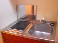 電気コンロなので火事の心配もありません。