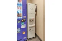 自動販売機に製氷機もあります。