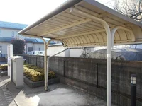 屋根付き駐輪場です。