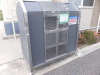 敷地内にゴミ庫が設置されておりゴミ捨てに便利です