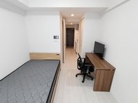 写真はお部屋のイメージです。ラグなどの室内装飾はございません。