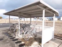 屋根付き駐輪場あり