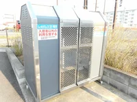 敷地内にゴミ庫が設置されておりゴミ捨てに便利です