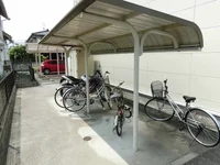 屋根付き駐輪場あり