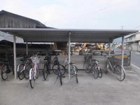 屋根付き駐輪場あり