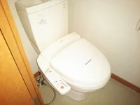 温水洗浄便座付き。同タイプの写真です。