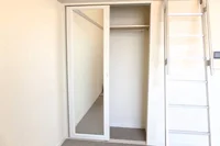 大きな姿見付きの収納あり！