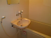 トイレとバスは別で来客時も便利。