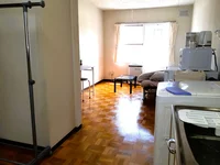 キッチンから見た室内。