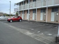 駐車場は12台分御座います。