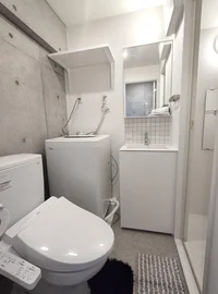 独立洗面台♪ウォシュレット付きのトイレ♪