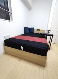 ゆったり寝れるセミダブルベッド♪