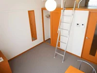 居室部分：１Ｆ→フローリング、２Ｆ→絨毯