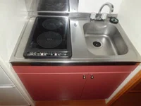 ２口電気コンロ付ミニキッチン。