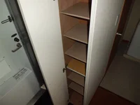 下駄箱。可動式棚なので、ブーツも収納できます。