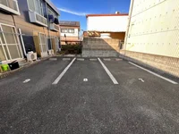 駐車場は別料金となります。